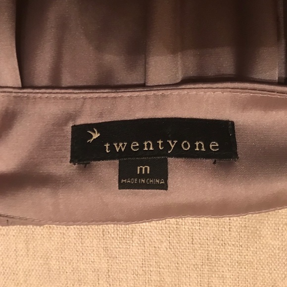 M Satin Silk Feel Forever 21 Twenty One Top - Picture 6 of 6